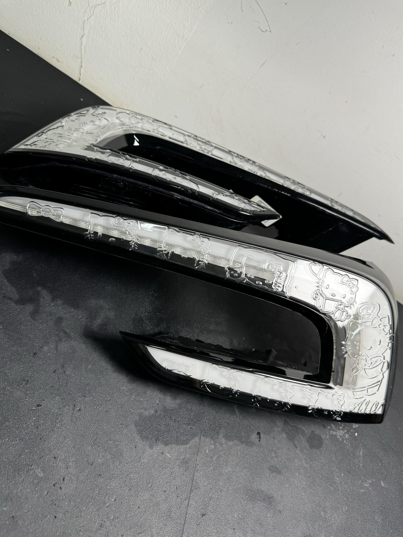 Tesla Model 3 White Base Taillight Decorative Carving Cover - view 5