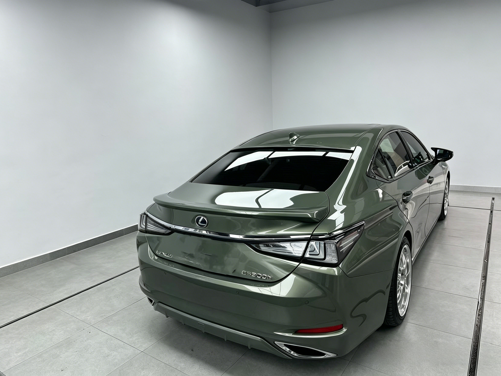 Clear Custom Taillights for Lexus ES 300h, Smoke-Free Lens Plug-and-Play Kit - view 2
