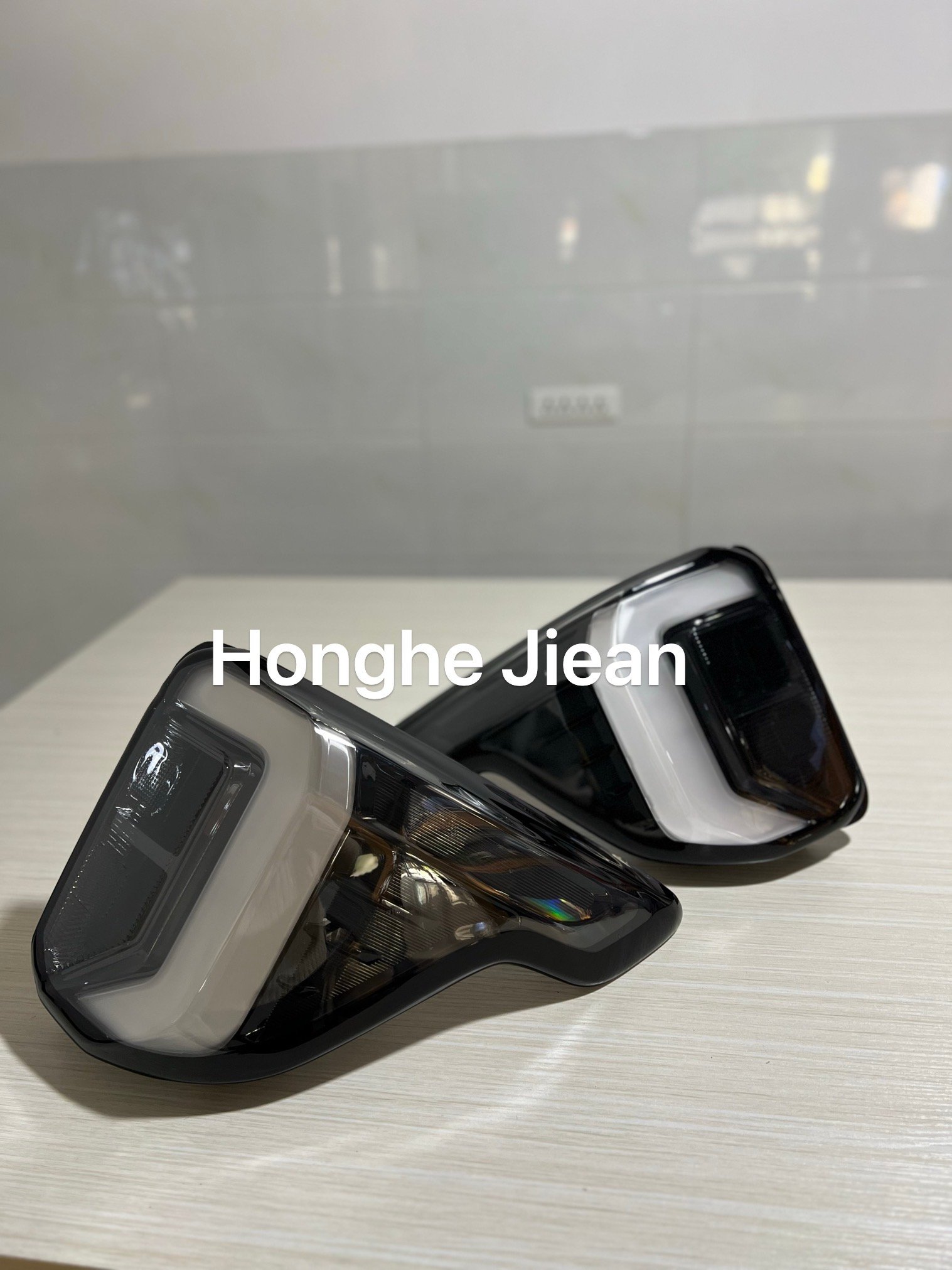 Ford Explorer Transparent Black – Bottom Tail Lights, Skillfully Crafted from Original Components for Tail Light Enhancement - view 4